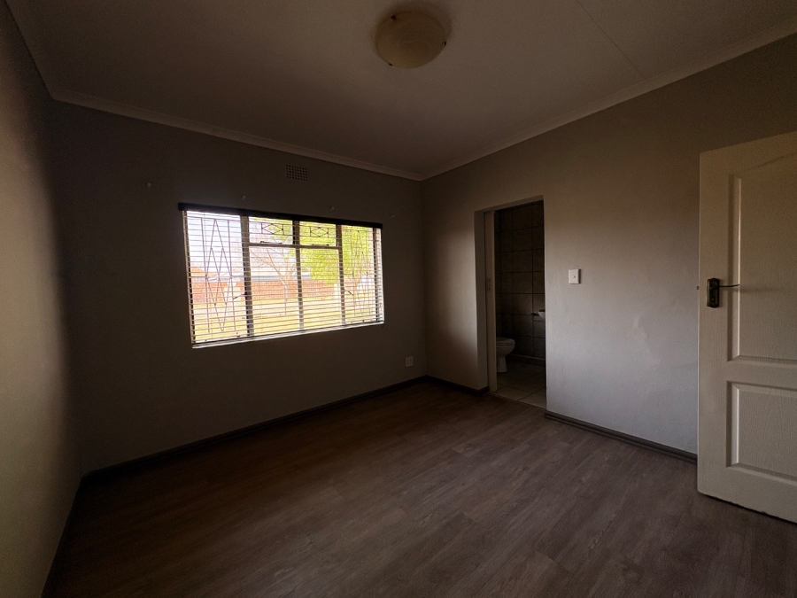 6 Bedroom Property for Sale in Wilkoppies North West